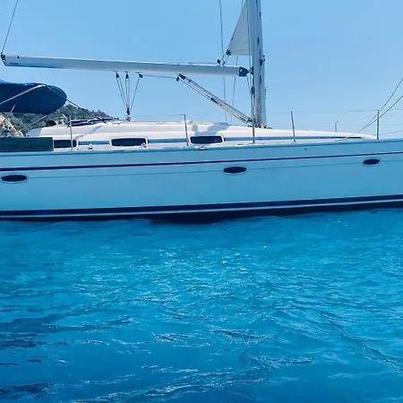 Velero En Ботель Денія