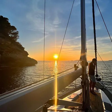 Velero En Денія