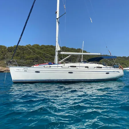 Botel Velero En